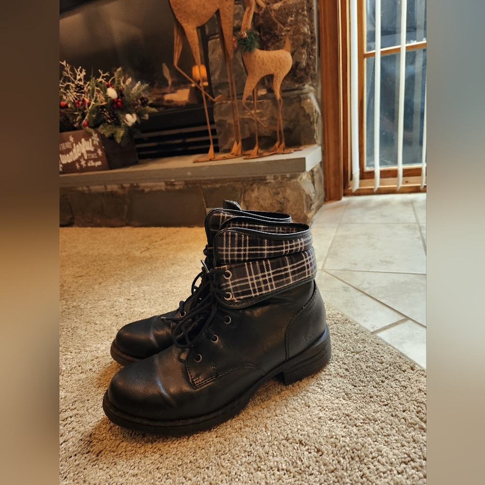 BOC by Born black boots size 8